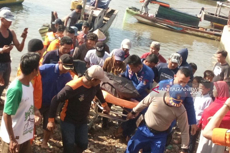 Alfarizi, nelayan yang jatuh ke laut ditemukan dalam kondisi meninggal