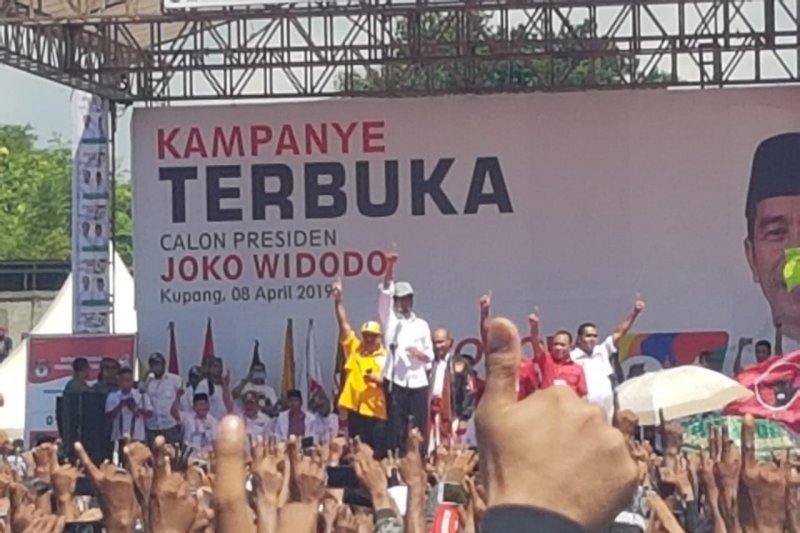 Capres Jokowi saat kampanye terbuka di Kupang