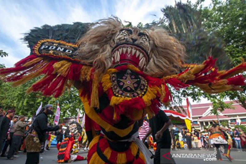 Karnaval budaya HUT ke-55 Sulteng