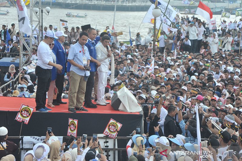 Pendukung Prabowo padati Pelataran BKB Palembang