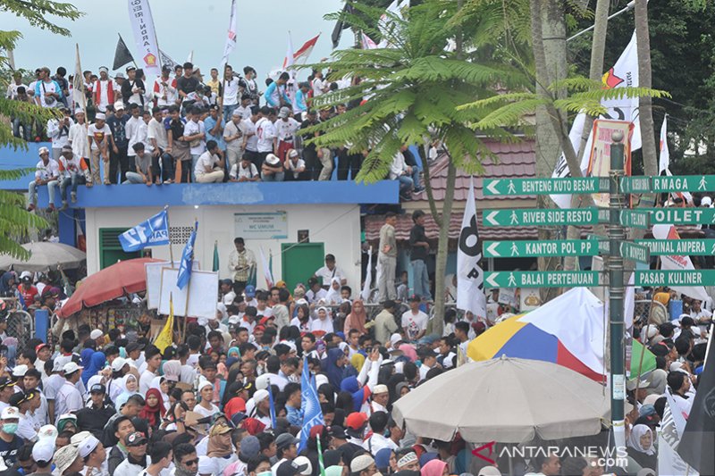 Pendukung Prabowo padati Pelataran BKB Palembang