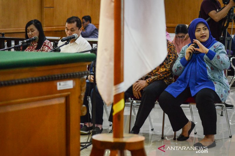 Terlibat kasus Meikarta, Neneng Yasin mengaku kapok jadi bupati