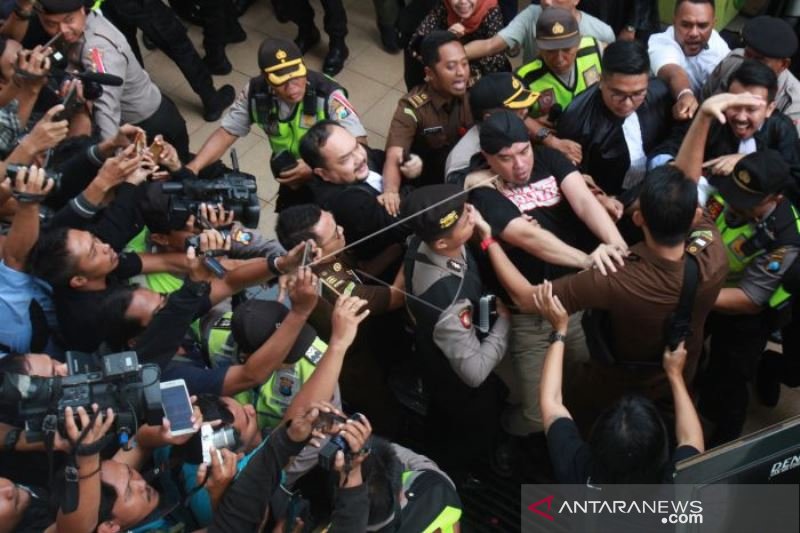 SIDANG TUNTUTAN AHMAD DHANI