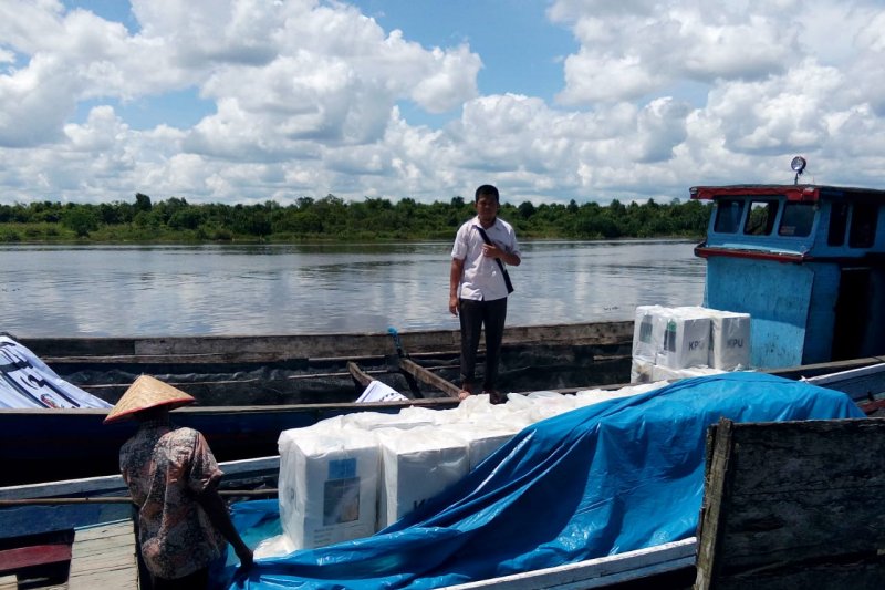 Distribusi logistik pemilu di Mesuji