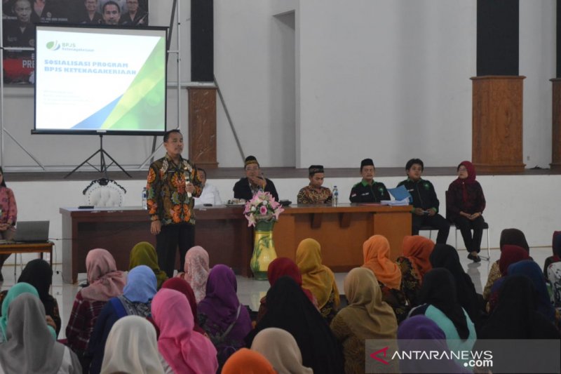 Ribuan guru honorer di Purwakarta didaftarkan jadi peserta BPJS-TK