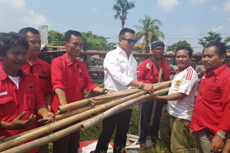 Memasuki masa tenang, PDIP Jabar bersihkan alat peraga kampanye