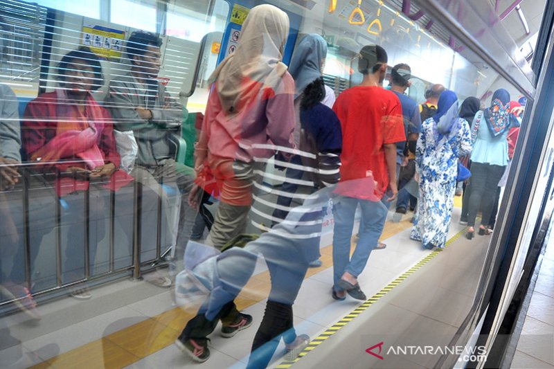 HUT BUMN ke 21, PT KAI gratiskan LRT Sehari