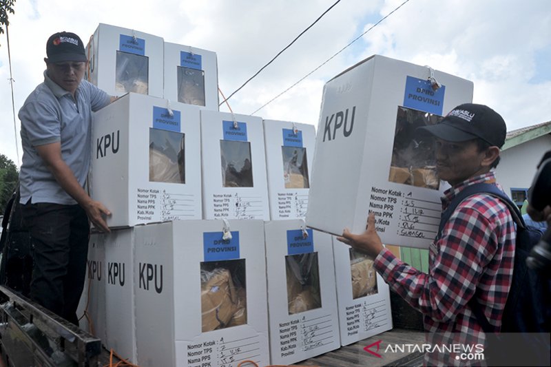 Distribusi logistik Pemilu ke TPS