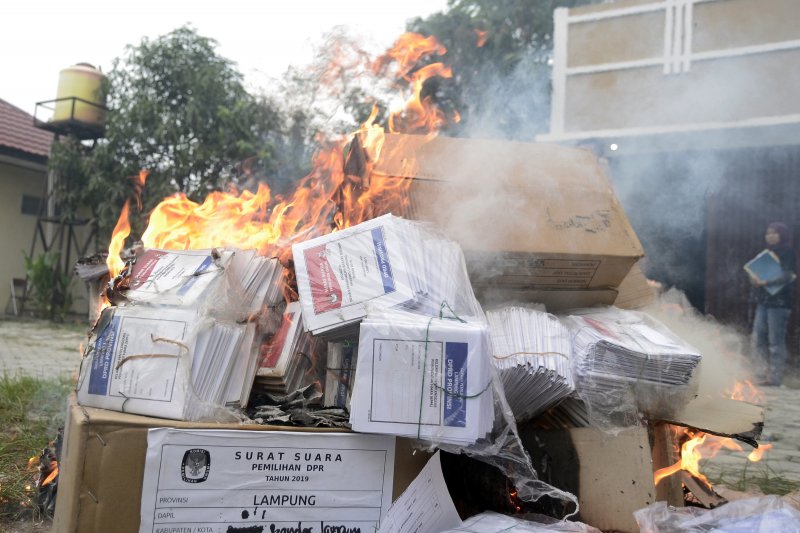 PEMUSNAHAN SURAT SUARA KPU BANDAR LAMPUNG