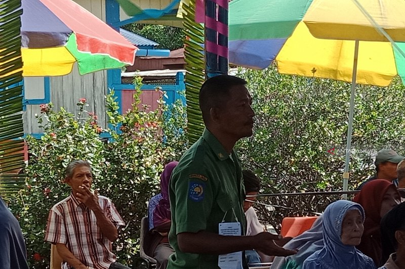 Asril bangga jadi Linmas TPS sejak pemilih pemula