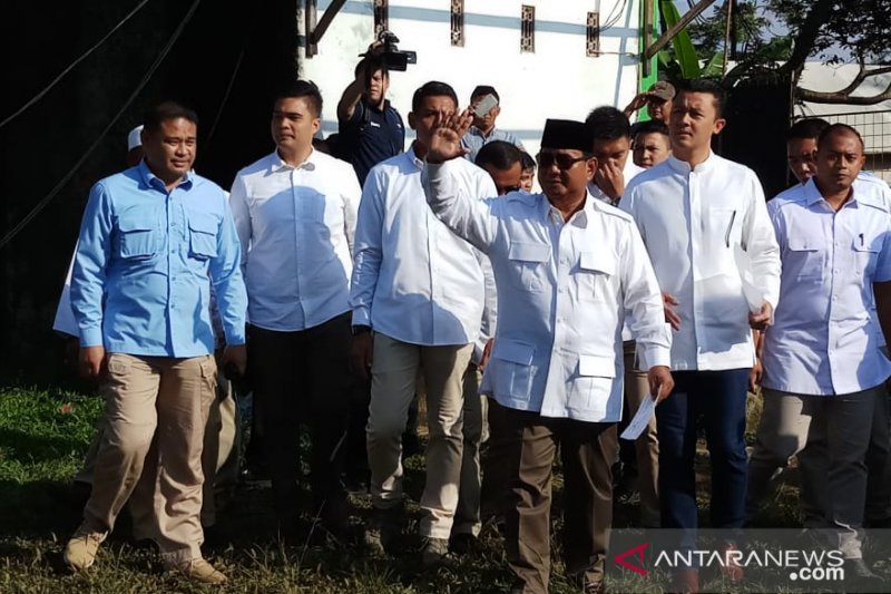 Prabowo berikan suaranya di TPS 041 Bogor