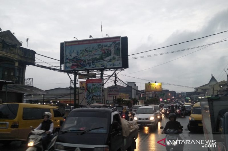 Pelaku ekonomi minta presiden terpilih bangun jalur Puncak II