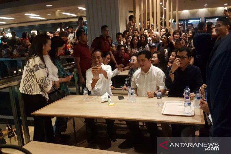 Jokowi Presiden! itu teriakan pengunjung Grand Indonesia