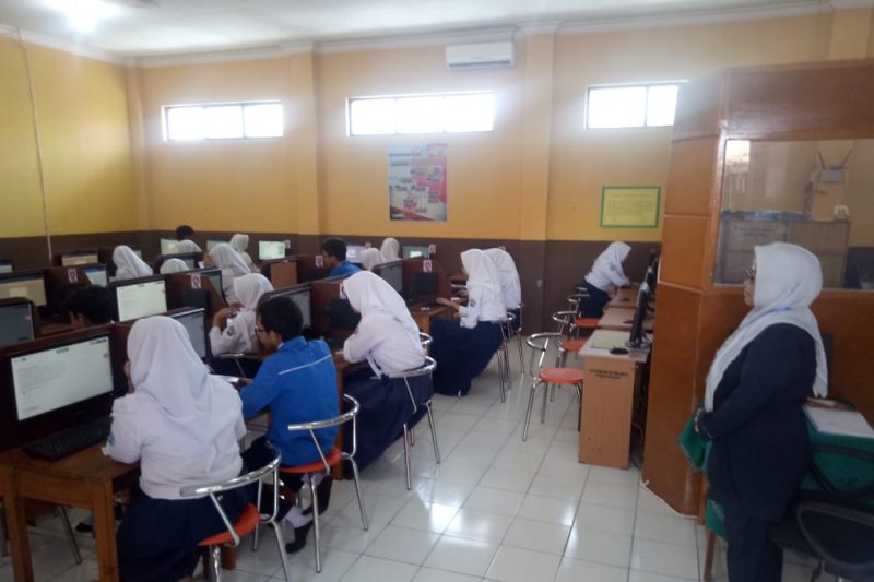 SMP di Garut belum seluruhnya mampu laksanakan UNBK