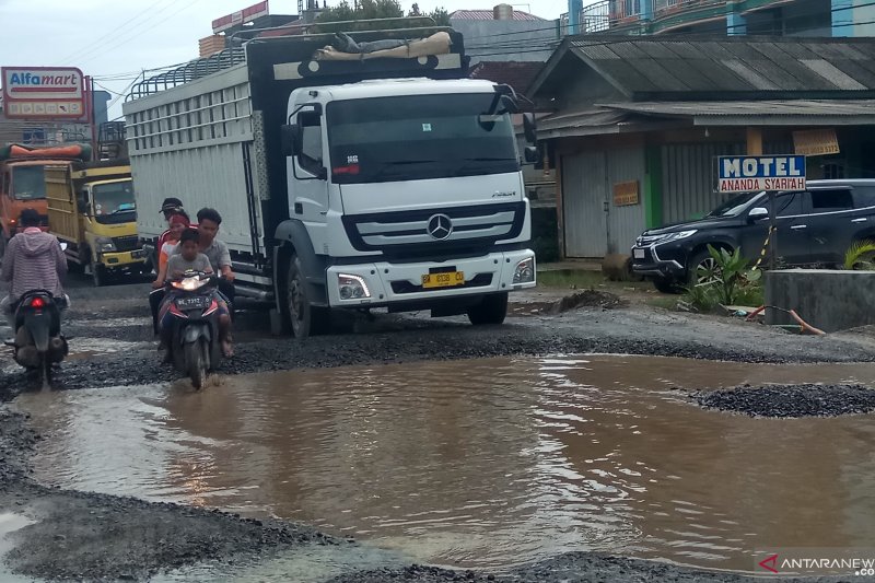 Jalan Lintas Timur Mesuji makin rusak parah