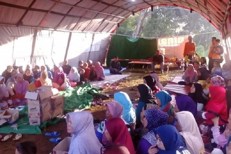 Ratusan warga Gunungbatu Sukabumi mengungsi