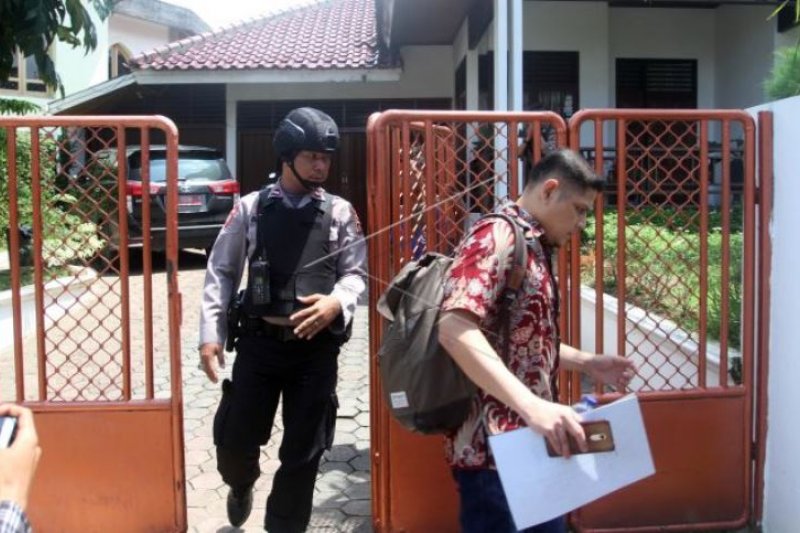 KPK MENGGELEDAH RUMAH BUPATI SOLOK SELATAN