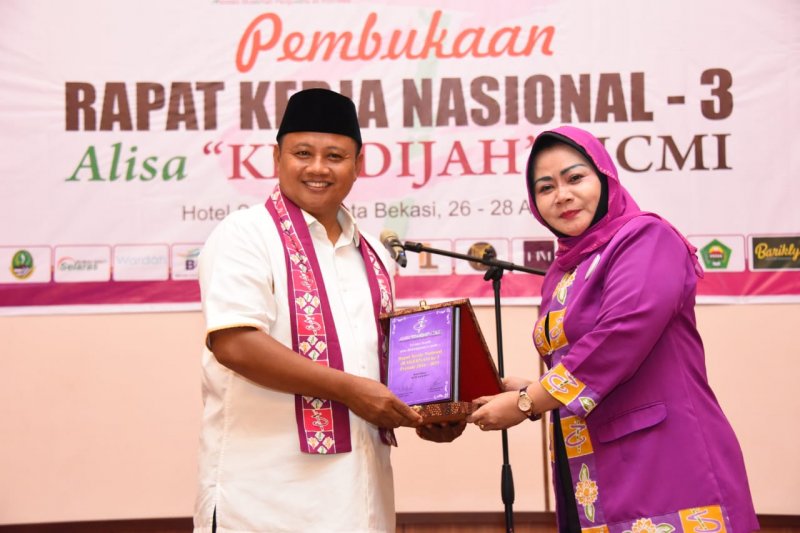 Wagub Jabar dorong pengusaha muslimah konsisten dengan bisnis syariah