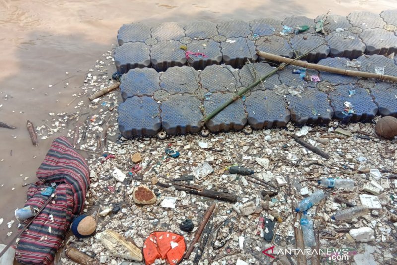 Atasi banjir, Pemkab Bogor bersihkan Kali Bambu Kuning