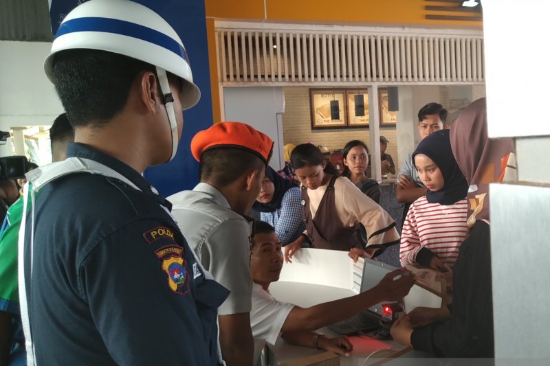COVID-19 Task Force chief performs Eid prayers at BNPB Building