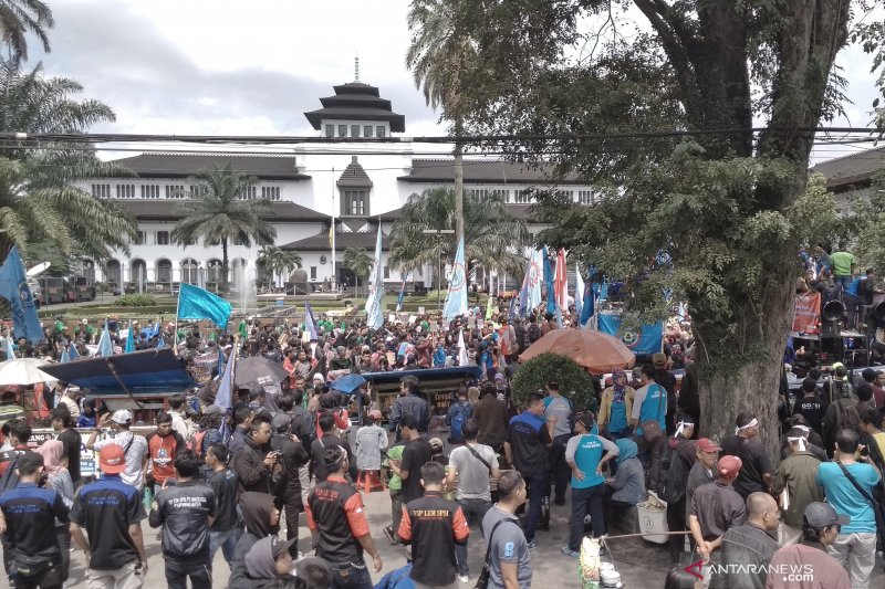 1.311 polisi amankan Hari Buruh di Kota Bandung