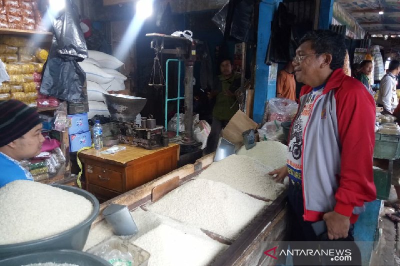 Stok bawang menjadi perhatian khusus Pemkab Garut