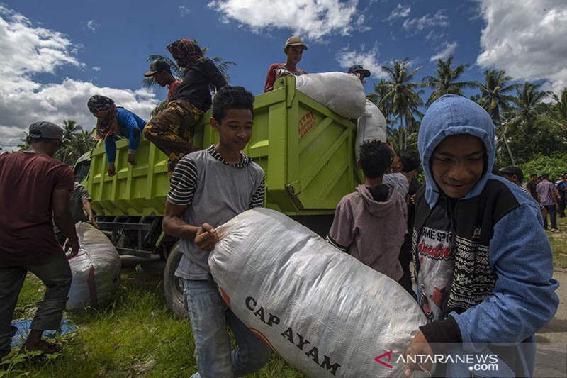 BANTUAN UNTUK KORBAN BANJIR BANDANG