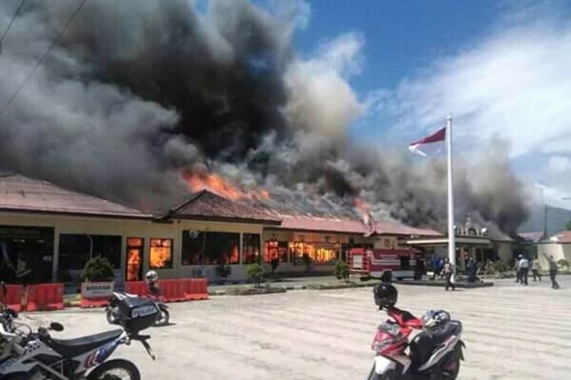 Gedung Polres Lampung Selatan kebakaran
