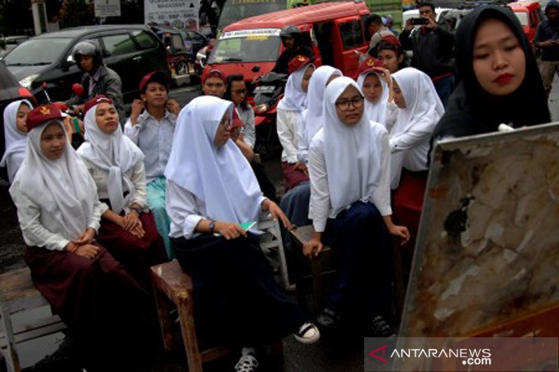 Aksi teatrikal peringatan Hardiknas