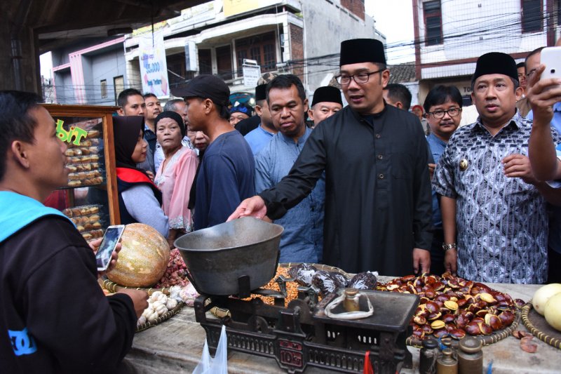 Jelang Ramadhan, Ridwan Kamil sebut harga sembako di Jabar relatif stabil