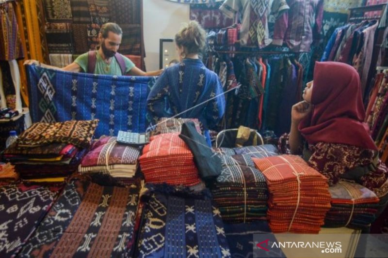 FESTIVAL BATIK DAN TENUN NUSANTARA