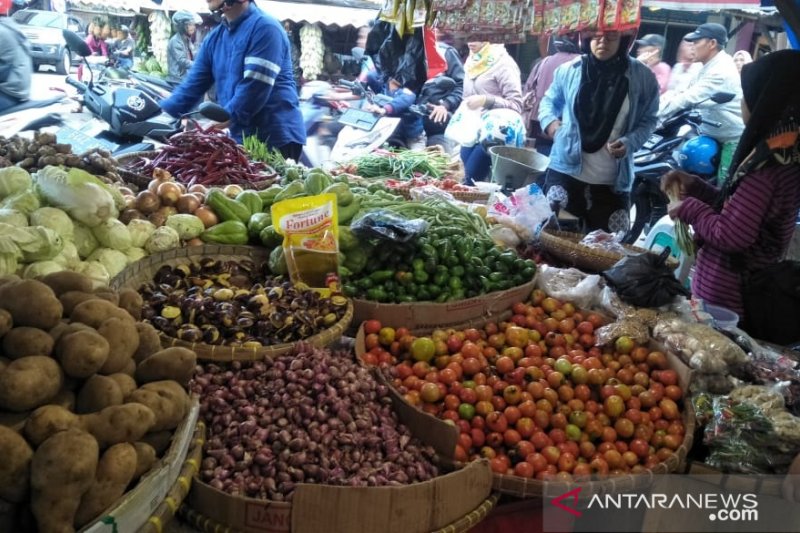Harga sayur mayur di pasar Cianjur naik hingga 100 persen
