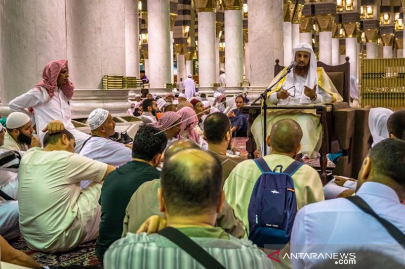 Suasana  Ibadah puasa di Masjid Nabawi Madinah