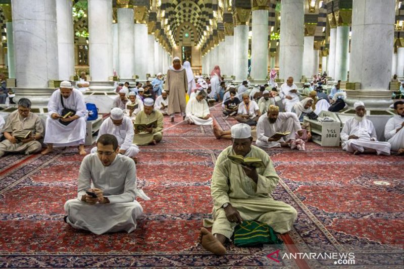 Suasana Ibadah puasa di Madinah