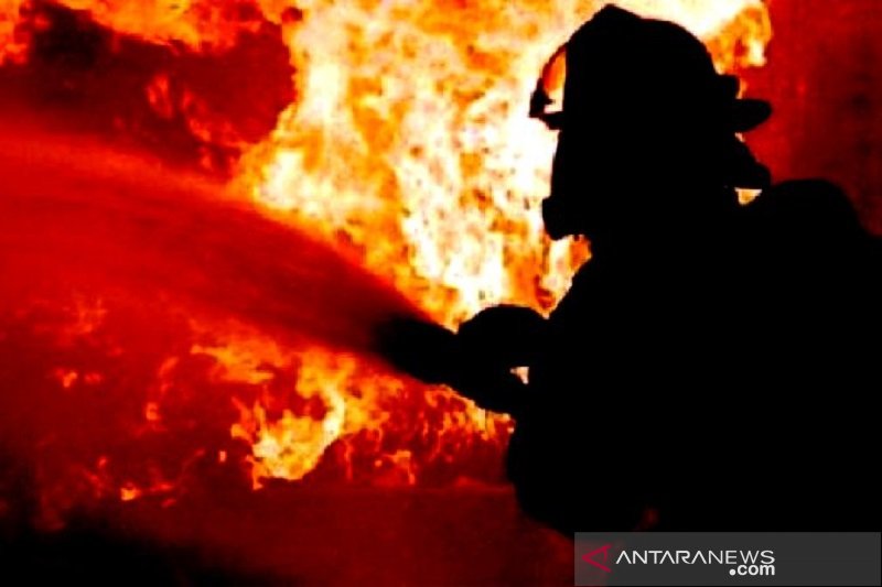 Kebakaran Rumah Tinggal Di Kampung Makassar Jakarta Timur Pagi Ini Antara News