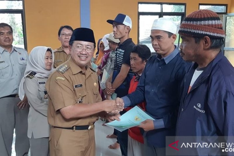 Warga Cianjur berharap program sertifikat PTSL terus berjalan