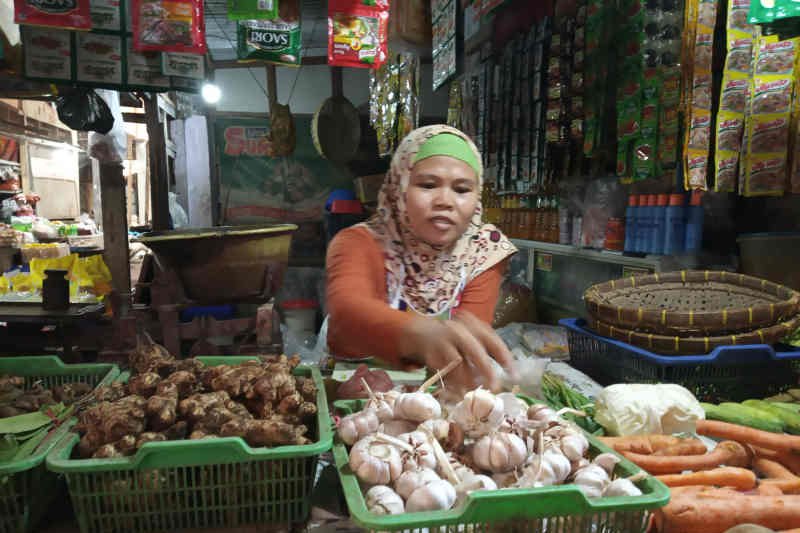 Harga bawang putih di Indramayu turun drastis