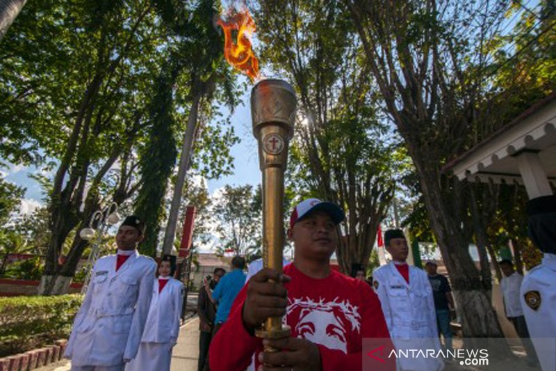 Obor Paskah Nasional dikirab di Kota Palu