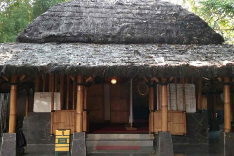 Masjid bambu Cirebon jadi daya tarik jamaah