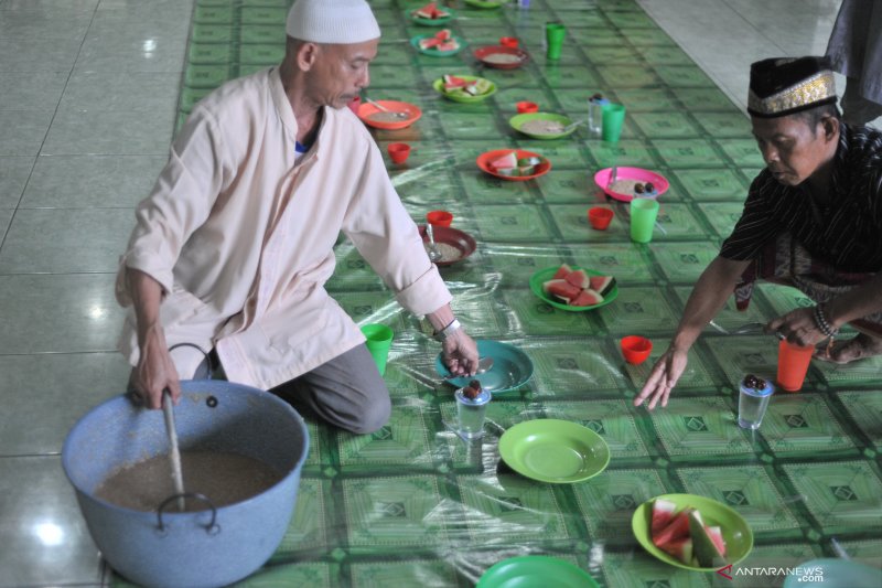 Bubur suro Ramadhan tradisi tua makmurkan masjid