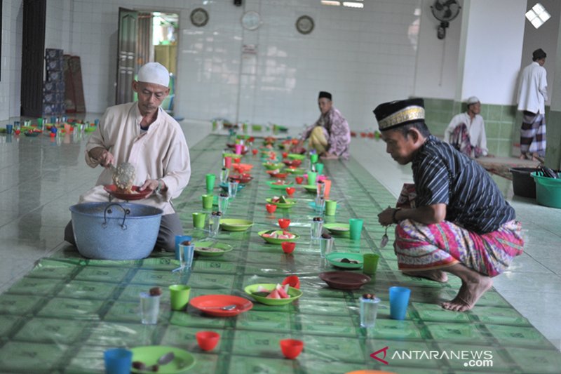 Bubur suro Ramadhan tradisi tua makmurkan masjid