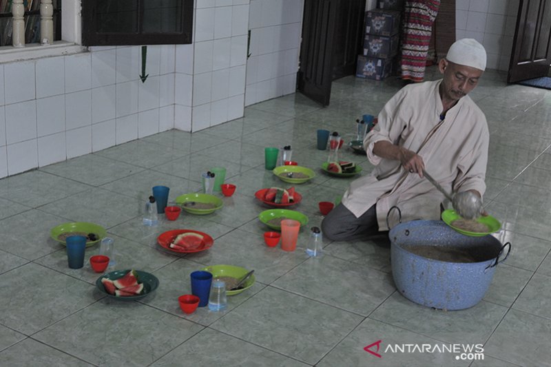 Bubur suro Ramadhan tradisi tua makmurkan masjid