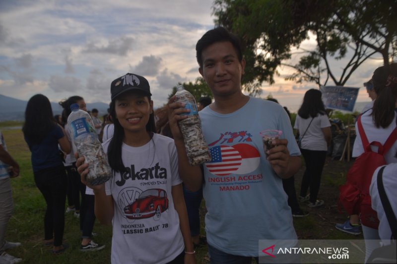 Konsul Amerika Serikat gelar  acara bersih Pantai Manado