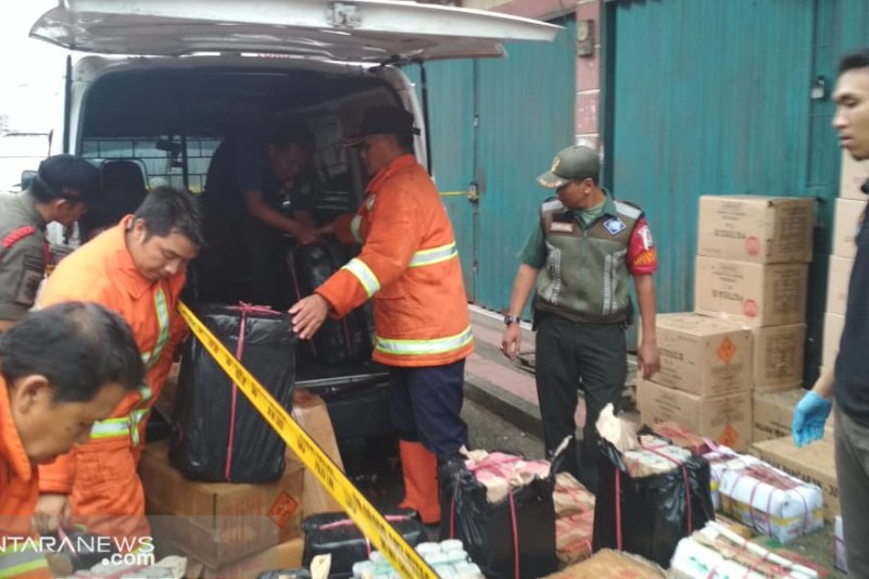 Mobil penuh muatan petasan meledak  di Sukabumi, lima orang terluka