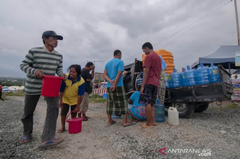 Suplai air minumuntuk pengungsi