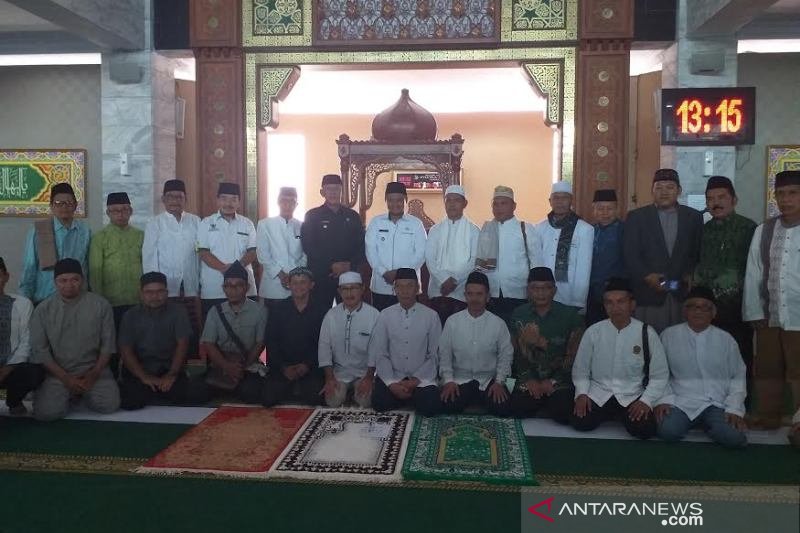 Wagub Jabar dan Bupati Kuningan berikan santunan