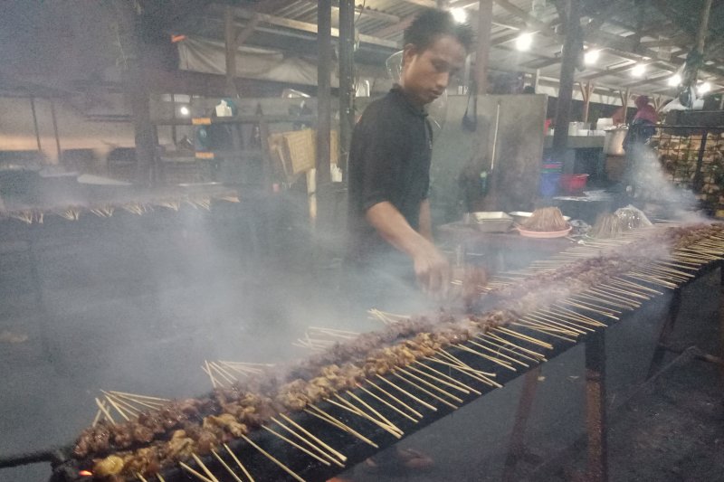 Sate Maranggi Haji Yetty habiskan 2 ton daging per hari saat libur Lebaran