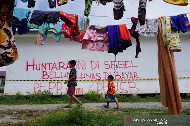 Huntara korban tsunami disegel