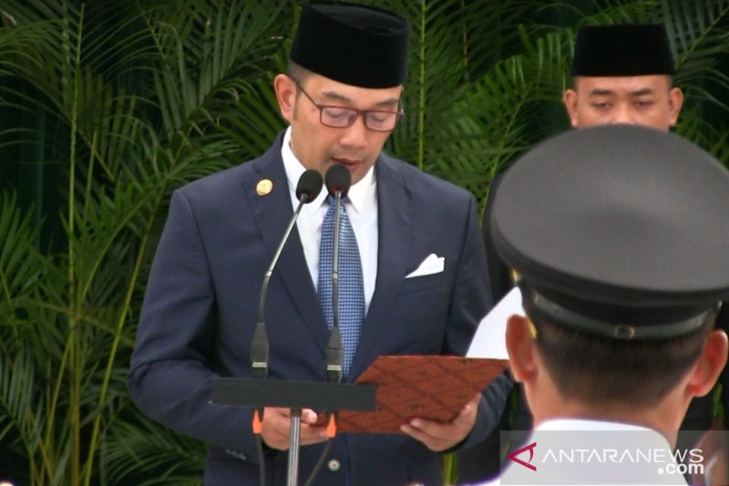 Ridwan Kamil minta Plt Bupati Cirebon jaga integritas dan profesional