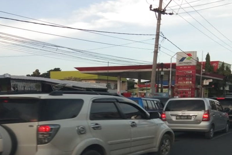 Macet akibat antrean ke SPBU Jalan Pangeran Antasari